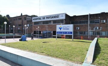 Entrada a una institución médica de Paysandú relacionada con la atención sanitaria local.