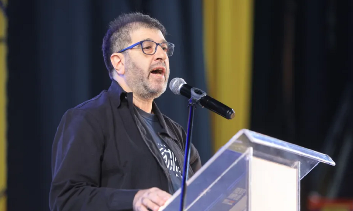 Fernando Pereira dirigiéndose al plenario en el cierre del VIII Congreso del Frente Amplio.