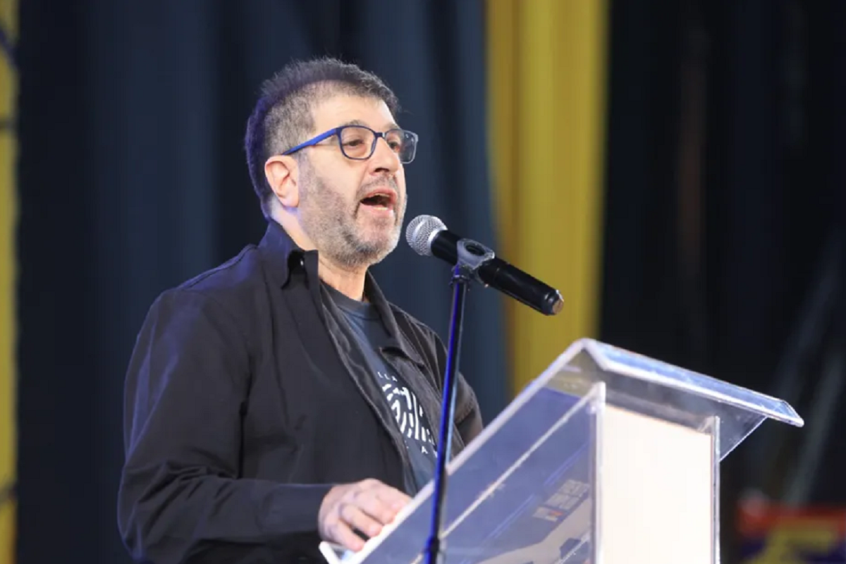 Fernando Pereira dirigiéndose al plenario en el cierre del VIII Congreso del Frente Amplio.