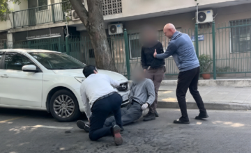 Captura de pantalla del video de seguridad que muestra la esquina de Berro y Guayaquí en Pocitos.
