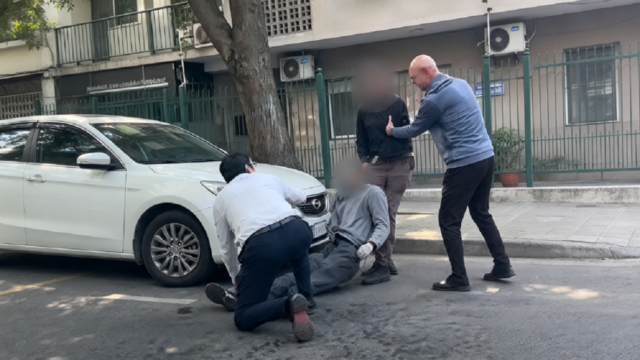 Captura de pantalla del video de seguridad que muestra la esquina de Berro y Guayaquí en Pocitos.