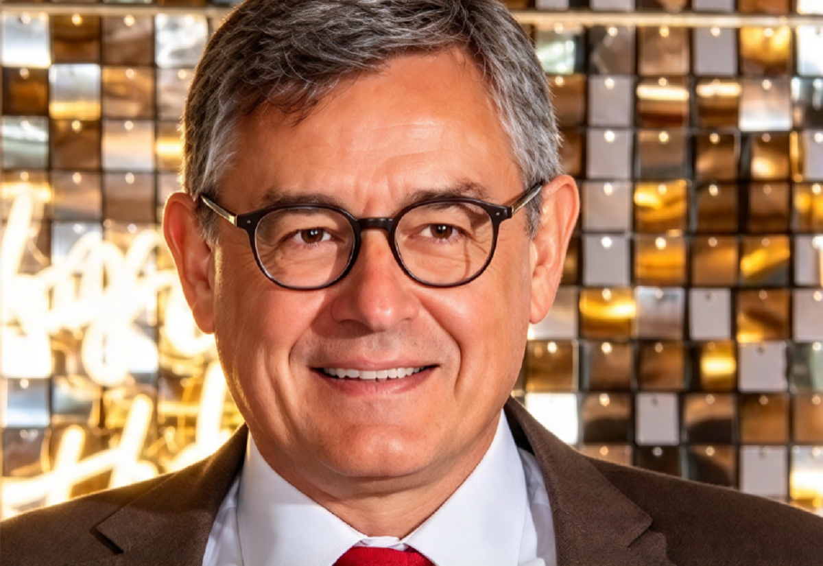 Fotografía de rostro del arquitecto Carlos Daniel Medina Rijo.