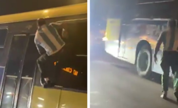 Unidad de ómnibus de la empresa UCOT detenida en una avenida de Montevideo.