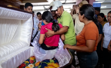 Captura de pantalla del video donde Yuleidy Ixcotoyac se incorpora del ataúd durante su velorio.