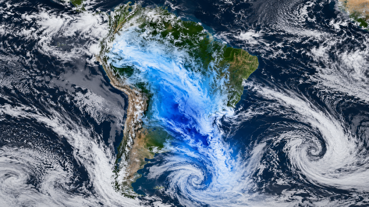 Vista satelital simulada de masas de aire frío descendiendo desde el norte del continente.
